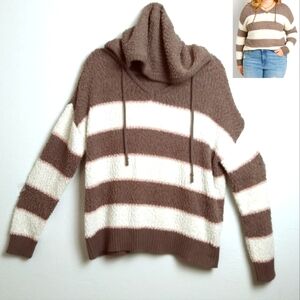 Maurices Cream and Brown Popcorn Pull On Hoodie with Relaxed Fit Size XL Casul